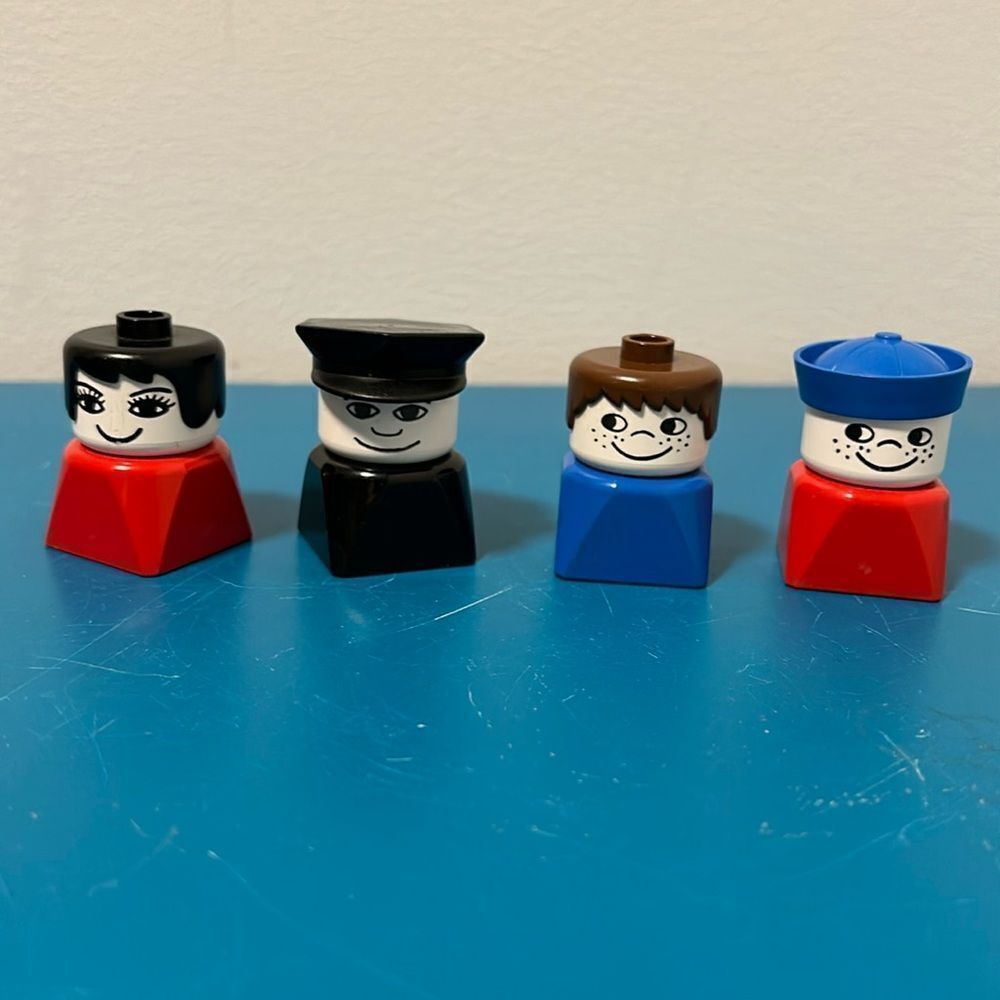 Vintage 1977 Lego figurines
